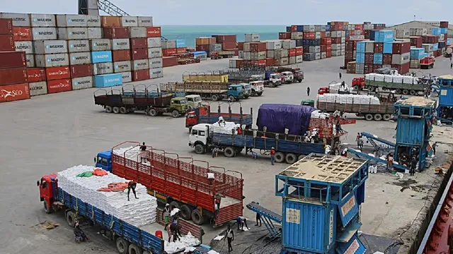 Somalia shipping routes shift as tensions hit Bab al-Mandeb and Hormuz